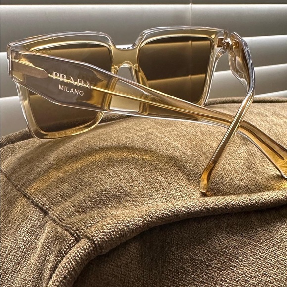 Prada sunglasses - Picture 8 of 10